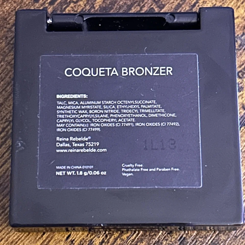 Medium Tan Bronzer Compact - Smooth Matte Contour